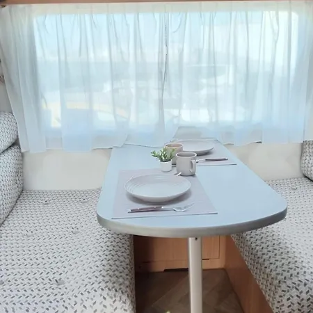 Mi Pequeno Lujo Autocaravana مكان تخييم San Bartolomé