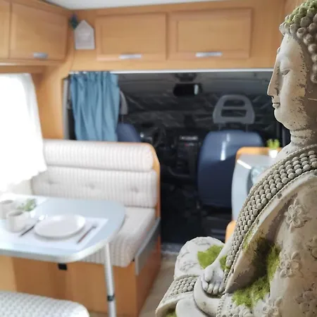 Mi Pequeno Lujo Autocaravana مكان تخييم *